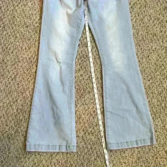Kancan Mid-Rise Petite Flare Lightwash Lightly Distressed Button-Fly Petite Sz 5 - Picture 4 of 13